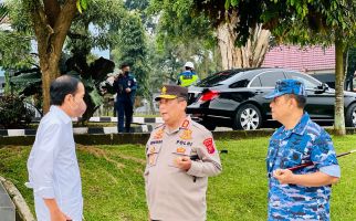 Sebelum Menaiki Helikopter, Jokowi Bicara dengan Jenderal Spesialis Intelijen, Siapa Dia? - JPNN.com