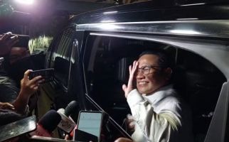 Sebelum Tiba di Rumah Prabowo, Gus Muhaimin Melambaikan Tangan Sembari Tersenyum - JPNN.com