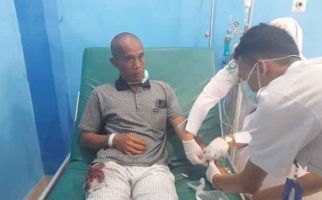 Sekjen LPKPI Diserang Pria Bersenpi di Rumah, Ujang Abdullah Berdarah-darah - JPNN.com
