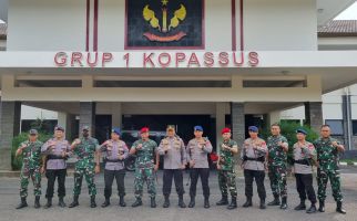 Brimob dan Kopassus Makin Kompak, Nih Buktinya - JPNN.com