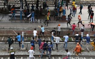 Jalan Api Bakar Emosi Kaum Muda India, Ratusan Ditangkap, Layanan KA Lumpuh - JPNN.com