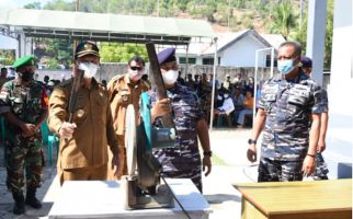 Warga Perbatasan Timor Leste Tiba-tiba Datangi Pos TNI AL, Membawa 4 Senjata Api - JPNN.com