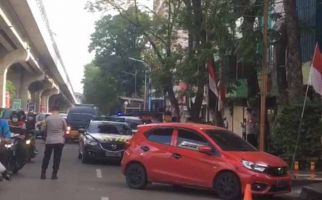 Polisi Temukan Senpi Laras Panjang di Dalam Honda Brio, Tim Jibom Turun, Ini Hasilnya - JPNN.com