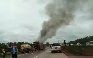 Penampakan Bus Makmur yang Ludes Terbakar di Tol Medan-Tebing Tinggi - JPNN.com