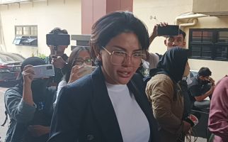 4 Jam Diperiksa Polisi, Nikita Mirzani Serahkan Sebuah Bukti Penting - JPNN.com
