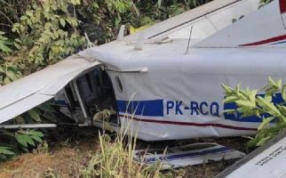 Pesawat AMA Mendarat Darurat di Keerom Papua - JPNN.com
