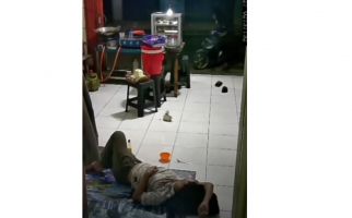 Video Viral, Penjual Nasi Bebek Ketiduran, Motor dan Uang Raib - JPNN.com