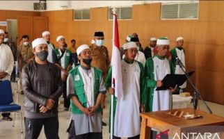 Lihat Tuh, Anggota Khilafatul Muslimin Deklarasi Setia kepada Pancasila & NKRI - JPNN.com