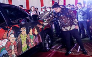Mobil Mewah Menantu Pak Jokowi Ini Dipenuhi Gambar Lucu, Lihat Tuh - JPNN.com