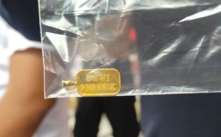 Penampakan Perhiasan Emas Milik Dewi Perssik yang Dicuri Pekerja di Bandara Balikpapan - JPNN.com