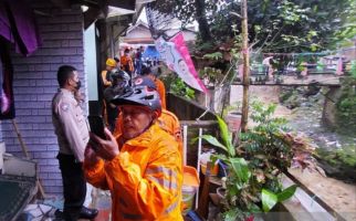 Warga Hilang Terbawa Arus Sungai - JPNN.com