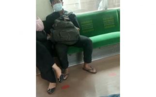 Viral, Pria Ini Diduga Melecehkan Wanita yang Tertidur di KRL, Bejat - JPNN.com