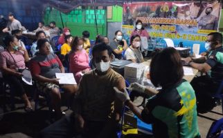 Polda Papua Barat Buka Gerai Vaksin Hingga Malam Hari - JPNN.com