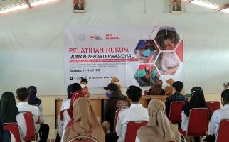 FH UNS Gelar Pelatihan Hukum Humaniter bagi Anggota KSR PMI - JPNN.com