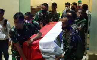 Jenazah Pelda Suparno dan Istri Korban Truk Pertamina Diserahkan kepada Pihak Keluarga - JPNN.com