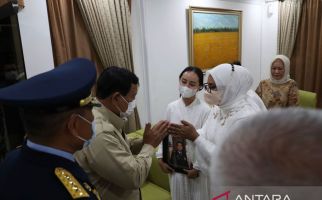 Beginilah Suasana saat Prabowo Menemui Keluarga Kapten Pnb Anumerta Allan - JPNN.com