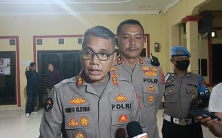 Perwira Memimpin, 3 Polwan Mendampingi, Nikita Mirzani Langsung Diangkut ke Kantor Polisi - JPNN.com