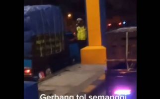 Polantas Diduga Sedang Melakukan Pungli, Lihat Tuh - JPNN.com