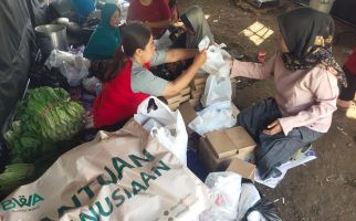 BWA Salurkan Ratusan Paket Makanan Siap Saji untuk Korban Banjir Bandang di Garut - JPNN.com
