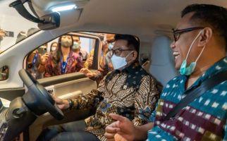 Jajal Mobil Listrik Bareng Moeldoko, Uya Kuya: Hening, Tetapi Kencang - JPNN.com