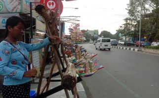 Jelang 17 Agustus, Penjualan Kapal Telok Abang di Palembang Laris Manis - JPNN.com