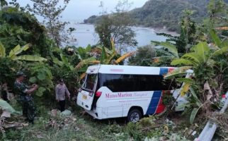 Bus Angkut Belasan Wisatawan dari Geopark Ciletuh Terguling, Satu Orang Meninggal - JPNN.com