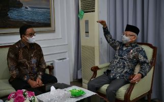Anies Bertemu Pejabat Penting di Indonesia, lalu Mencium Tangan  - JPNN.com