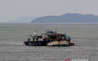 2 Kapal Asing Berbendera Vietnam Ditenggelamkan Kejari Batam di Pulau Galang - JPNN.com