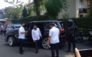 Pejabat Penting Itu Turun dari Mobil, Masuk ke Rumah Ferdy Sambo - JPNN.com