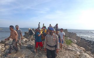 Jongkong Nelayan Dihantam Ombak di Laut Selatan Jember, 1 Orang Meninggal Dunia - JPNN.com