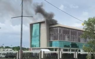 Gudang Rektorat Poltekpar Palembang Terbakar, 8 Unit Branwir Dikerahkan - JPNN.com