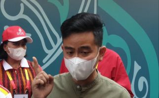 Gibran Usul Warga Boleh Lepas Masker Saat di Mal, Sekolah, dan Kampus - JPNN.com