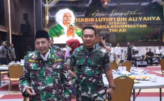 Jenderal Dudung Mengukuhkan Habib Luthfi bin Yahya sebagai Warga Kehormatan Angkatan Darat - JPNN.com