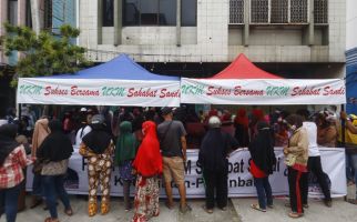 UKM Mak-mak Sahabat SandiUno di Pekanbaru Gelar Bazar Sembako Murah - JPNN.com