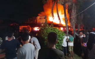 Rumahnya Terbakar, Seorang Remaja Terlelap Tidur di Kamar, ya Tuhan - JPNN.com