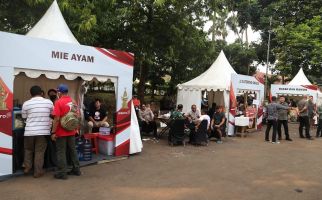 Dagangan Laris di Turnamen Bulu Tangkis Piala Presiden 2022, Pedagang UMKM Senang - JPNN.com