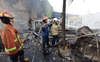 Showroom Mobil Bekas Ludes Terbakar di Bekasi, Belasan Kendaraan Gosong - JPNN.com