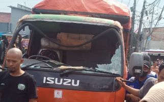 Adu Banteng Honda CBR vs Truk Sampah di Bekasi, 1 Orang Tewas, Begini Kronologinya - JPNN.com