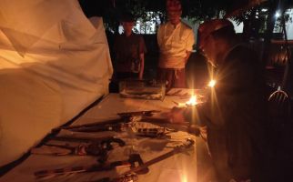 Prosesi Sakral Mandik Pusake di Lombok, Ada Ratusan Keris dan Kembang 7 Rupa - JPNN.com