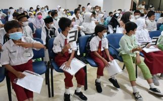 Tiga Kepala Sekolah Dipanggil Dikbud Gara-Gara Harga Seragam Sekolah - JPNN.com