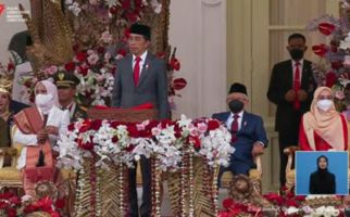 Sempat Hujan Lalu Reda, Upacara Penurunan Bendera Merah Putih Berjalan Lancar - JPNN.com