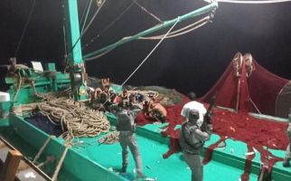 Menangkap Ikan Secara Ilegal di Perairan Natura Utara, KIA Berbendera Vietnam Ditangkap Bakamla - JPNN.com