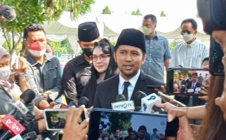 Jenazah Hermanto Dardak Telah Dimakamkan, Emil Dardak Bilang Begini - JPNN.com