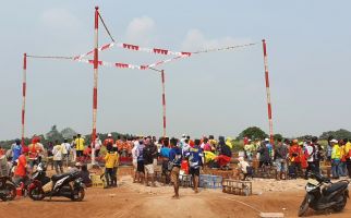 Ratusan Orang Ramaikan Lomba Burung Merpati di Bekasi, Hadiahnya Enggak Main-Main - JPNN.com