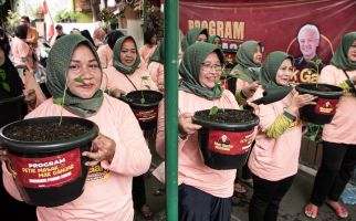 Ratusan Warga Cengkareng Meriahkan Program Petik Masak Sukarelawan Mak Ganjar - JPNN.com