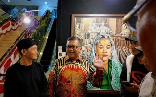 Hadiri Pameran Kemerdekaan RI, Hasto Beli 1 Lukisan Bu Fat yang Dipajang di Sekolah Partai - JPNN.com