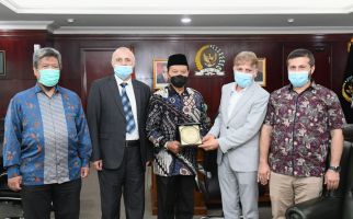 Ustaz HNW Tegaskan Indonesia Dukung Perjuangan Universitas Al Quds Yerusalem - JPNN.com