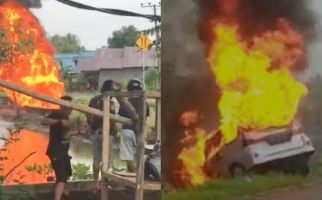 Keluar dari SPBU, Mobil Avanza Terbakar, Begini Kondisi Pengemudi - JPNN.com