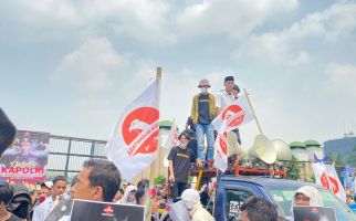 Massa Geruduk DPR, Dukung Kapolri Singkirkan Benalu di Internal Kepolisian - JPNN.com