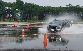 Menyiksa Mitsubishi Xpander Cross 2022 di Berbagai Rintangan - JPNN.com